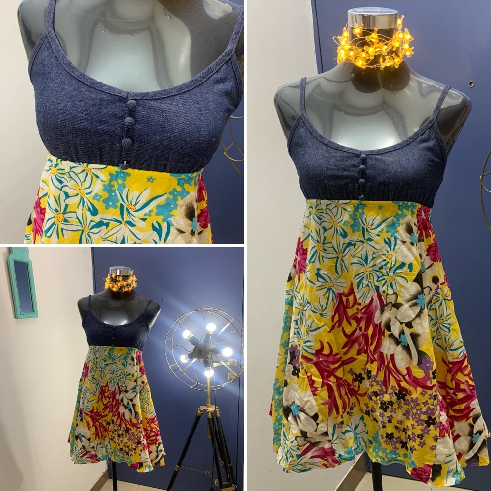 👗 Gorgeous Floral Dress with Lining inside - Picture 1 of 9